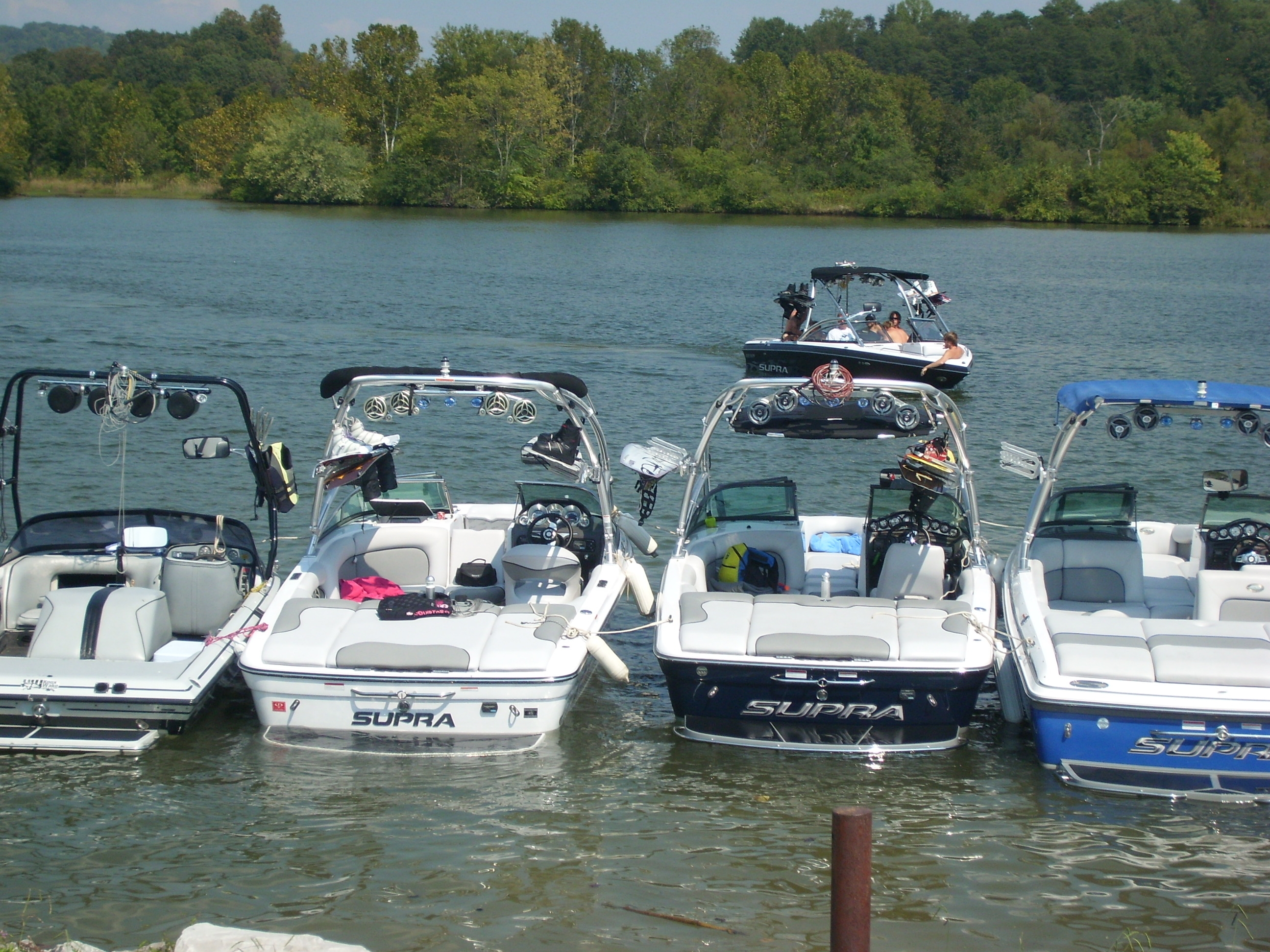 Supra and Moomba boat owners' reunion on Melton Lake